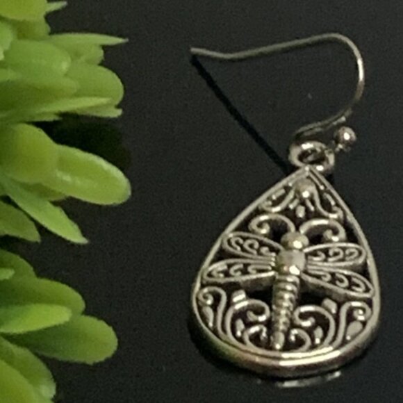 Dragonfly Earring, Insect Earring, Celtic Earring, Celtic Jewelry, Gift Idea - Picture 1 of 4